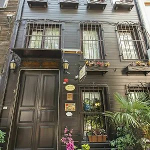 Konukevi Naz Wooden House, İstanbul